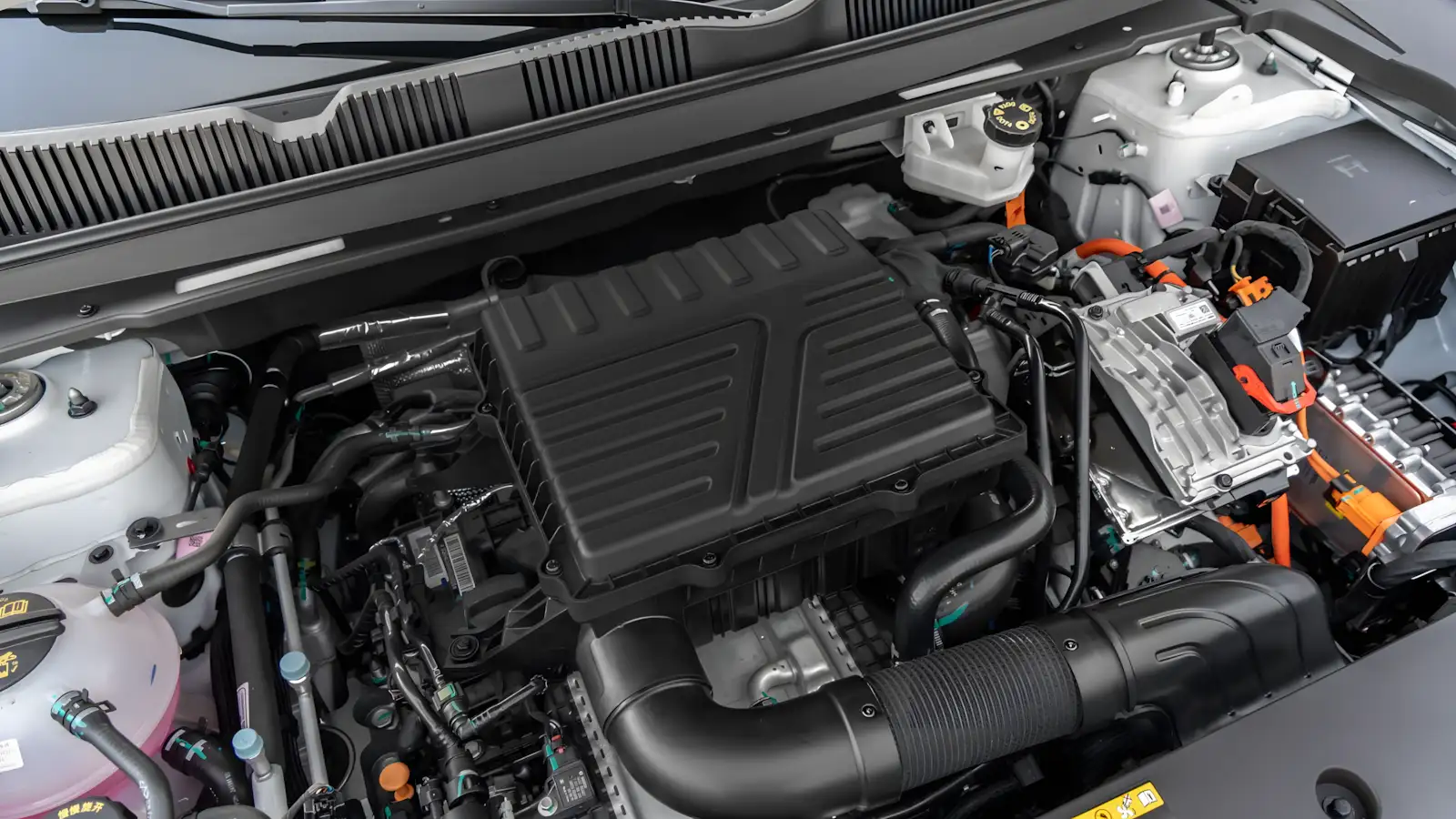 Motor 1.5 turbo híbrido plug-in do Jetour S06 Advancer cofre