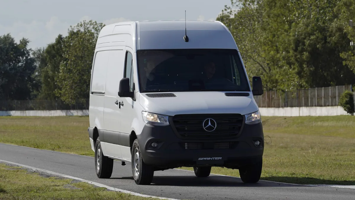 Nova Mercedes-Benz Sprinter automática 2026 com câmbio de 9 marchas chega ao Brasil e custa R$ 274.300