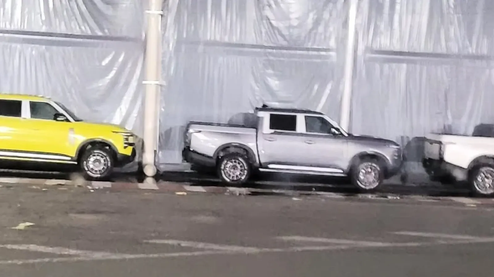 Unidades da Nissan Frontier Pro PHEV flagradas no porto de Santos SP