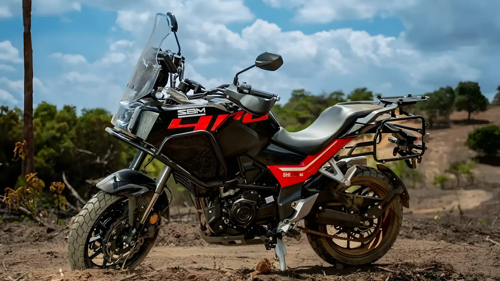 Vista lateral da Shineray SBM 400SS 2026 com monoshock e disco de freio