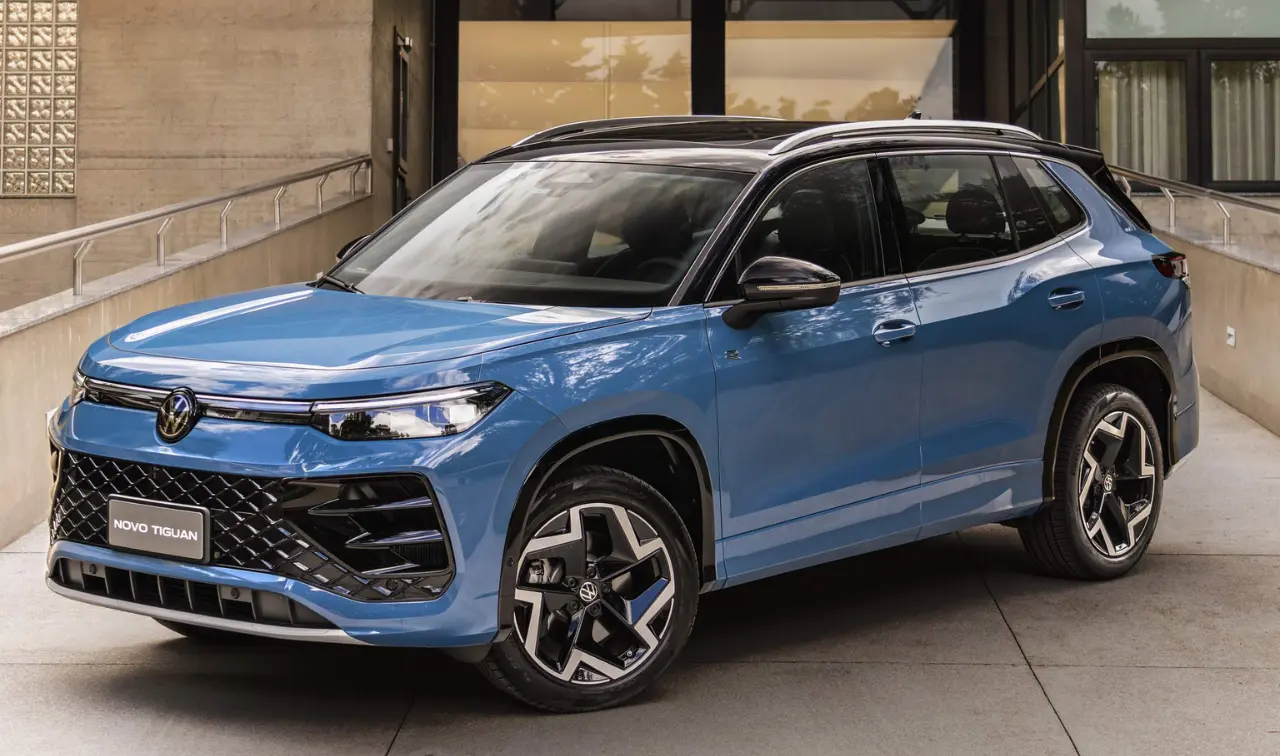 Volkswagen Tiguan 2027 R-Line na cor Azul Pacífico com rodas de 19 polegadas