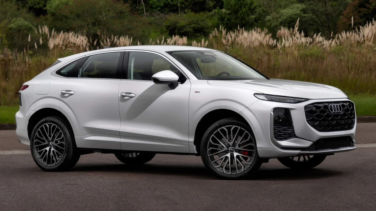 Novo Audi Q3 2026 mostra dianteira com grade Singleframe redesenhada e faróis Matrix LED