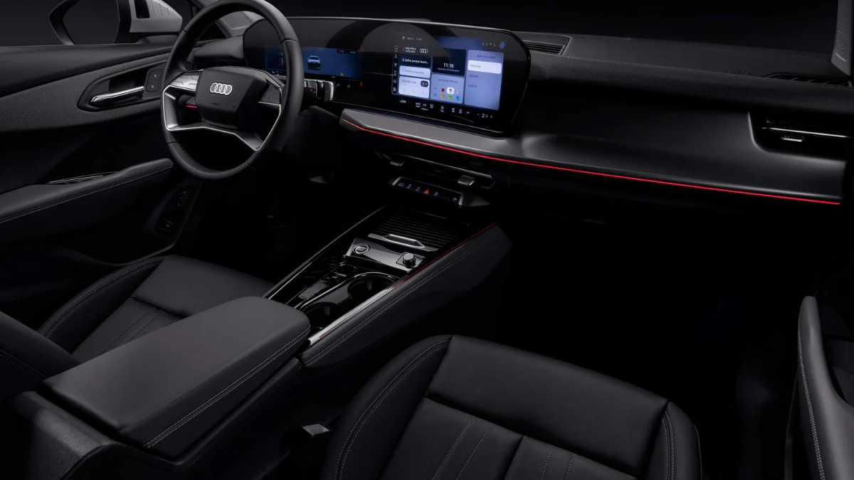 Interior do Q3 2026 com painel digital curvo e console redesenhado