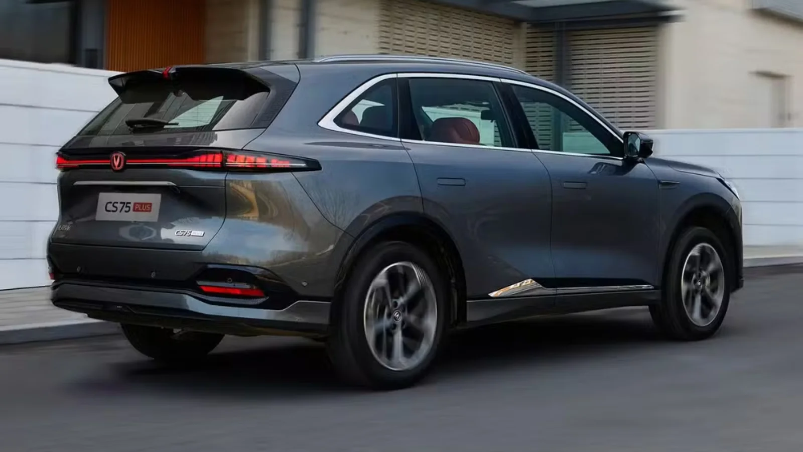 Caoa Changan CS75 Plus 2026 vista lateral com rodas aro 19 e maçanetas embutidas