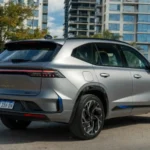 Renault Koleos híbrido 2026 de frente, SUV importado da Coreia do Sul
