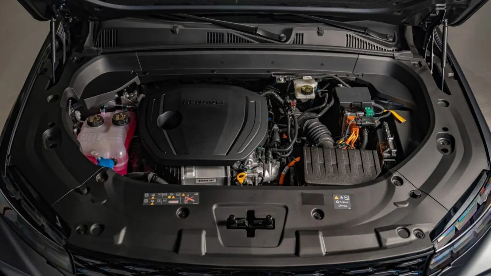 Motor híbrido 1.5 turbo do Renault Koleos 2026 com 245 cv