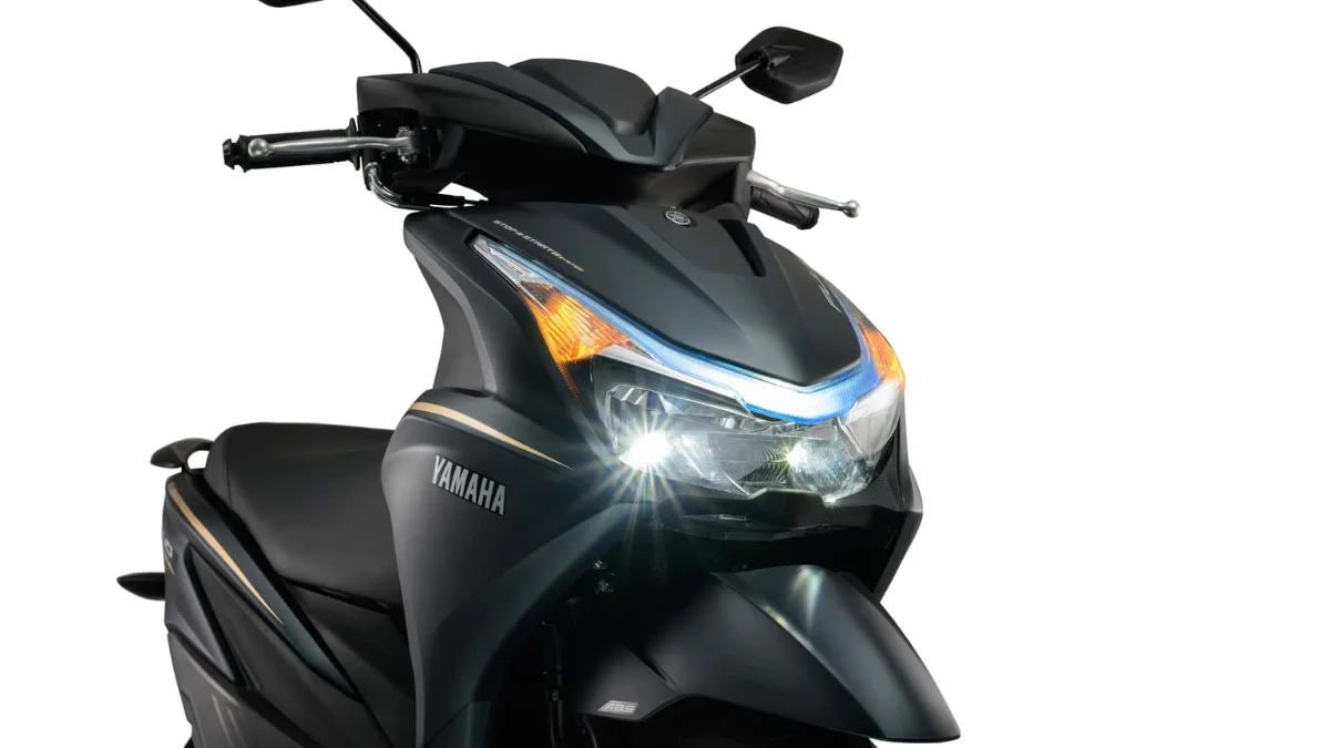 Yamaha Fluo 2027 Front