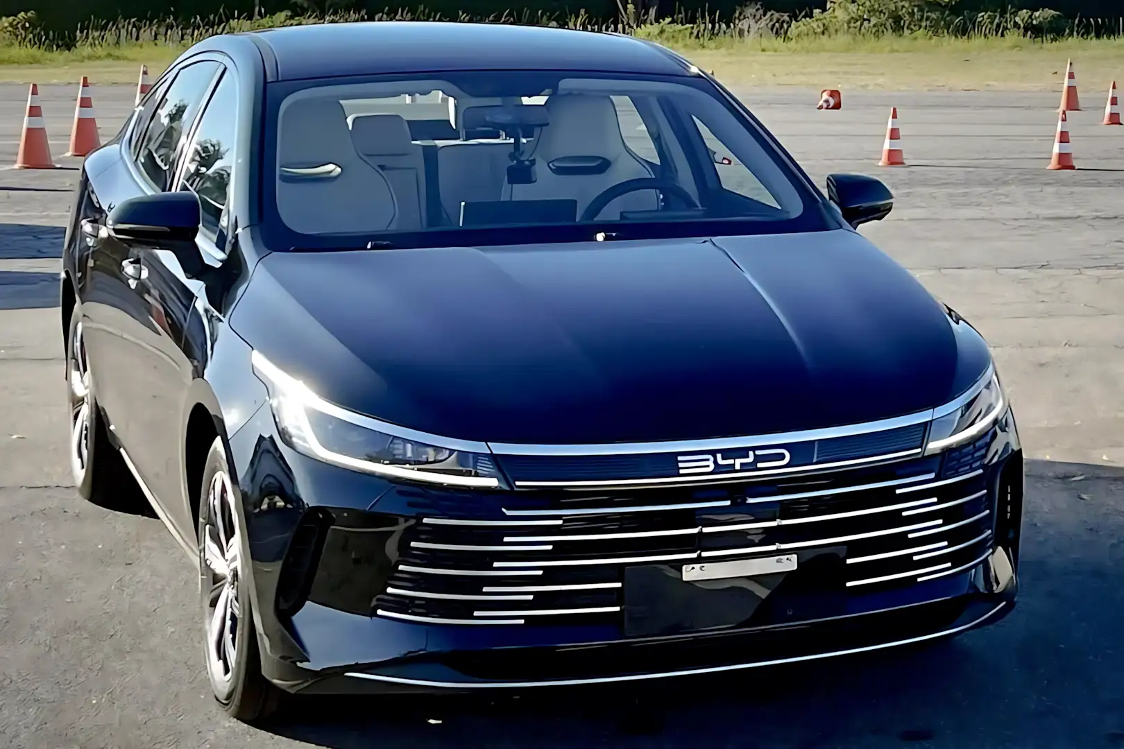 BYD King GL: sedã híbrido fica R$ 26 mil mais barato; entenda a oferta