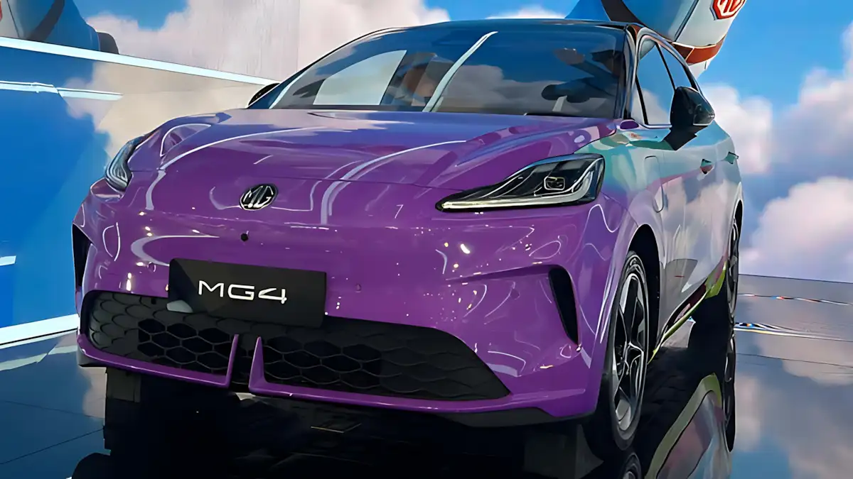 Hatch elétrico ‘MG4 Urban’ chega ao Brasil em junho com até 364 km de autonomia e quer roubar clientes do BYD Dolphin