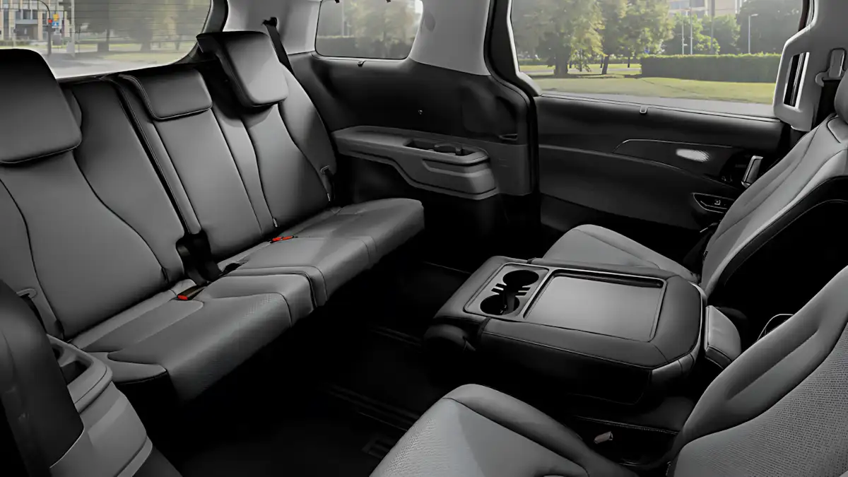 Minivan híbrida Kia Carnival 2027 tem 245 cv, faz 11,9 km/l na cidade, mas perdeu 27 cv no caminho