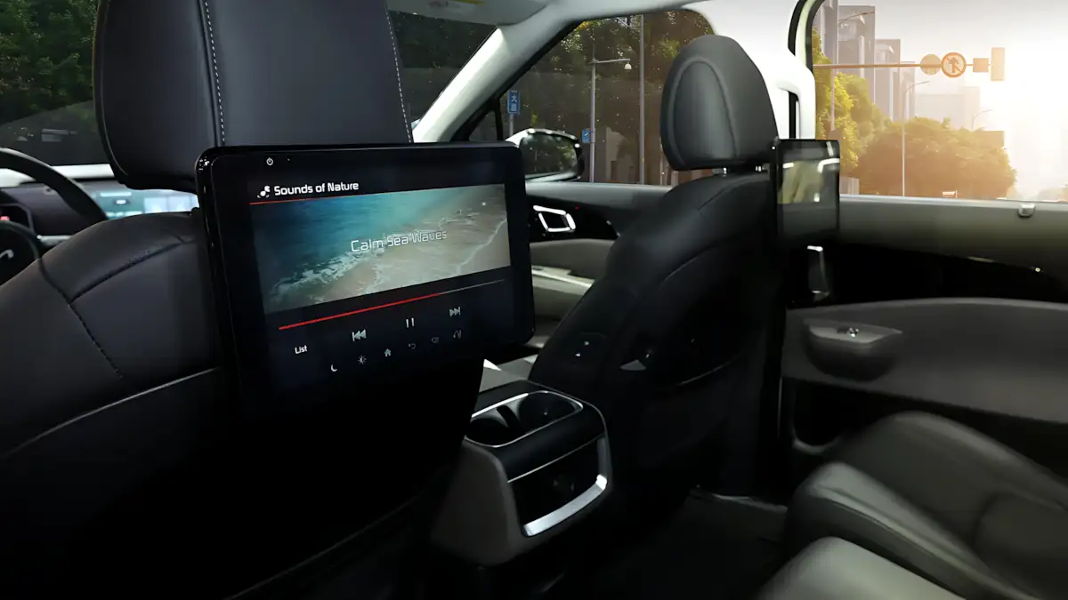 Minivan híbrida Kia Carnival 2027 tem 245 cv, faz 11,9 km/l na cidade, mas perdeu 27 cv no caminho