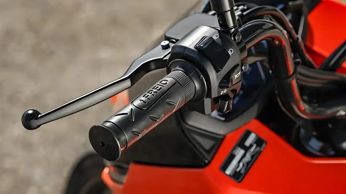 Pop 2027: Honda lança nova geração com rodas de liga leve e freio no punho