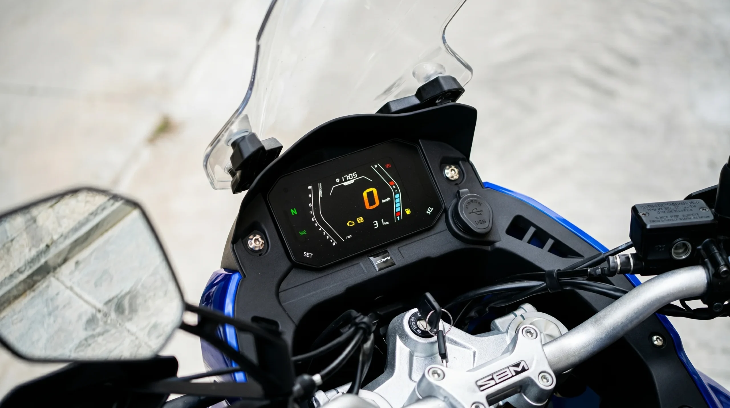 Shineray lança a SBM 250T com 30,8 cv, suspensão USD e ABS por um preço que incomoda as marcas japonesas