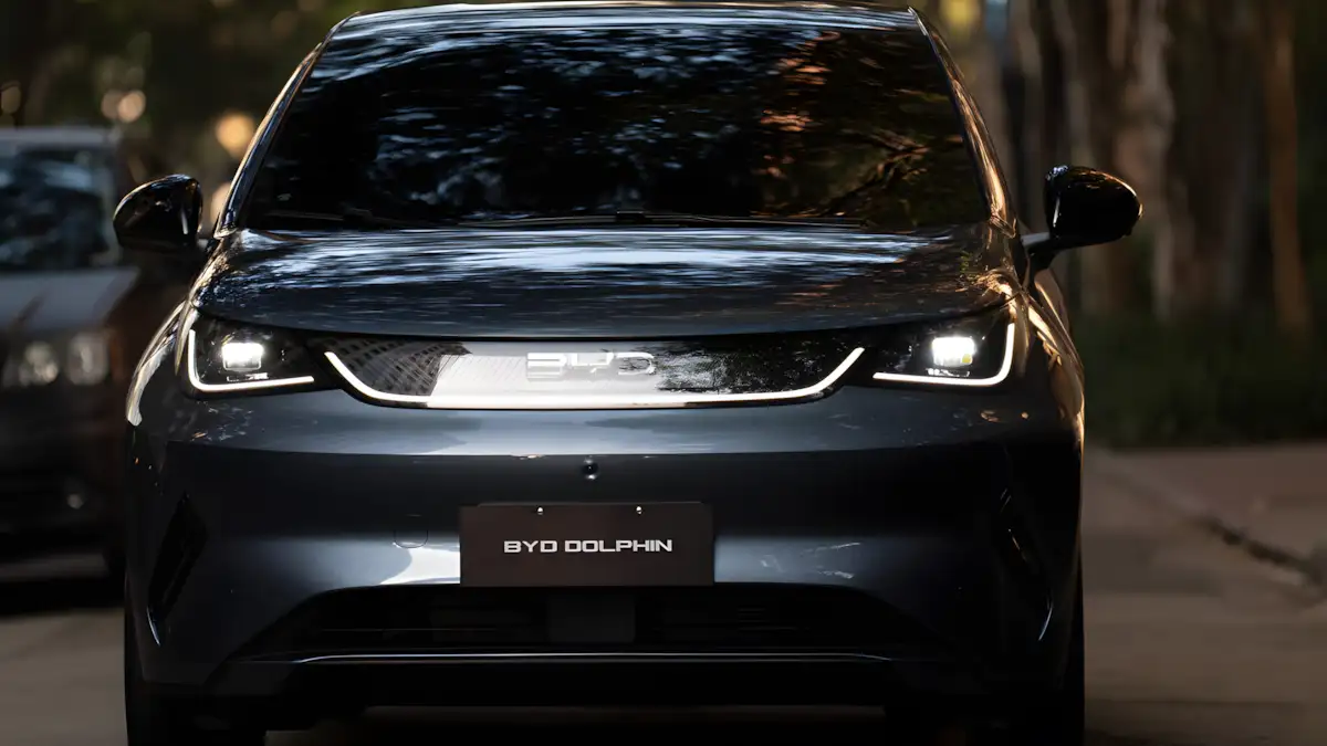 Novo BYD Dolphin SE 2027 estreia com mais potência e muda tudo por dentro
