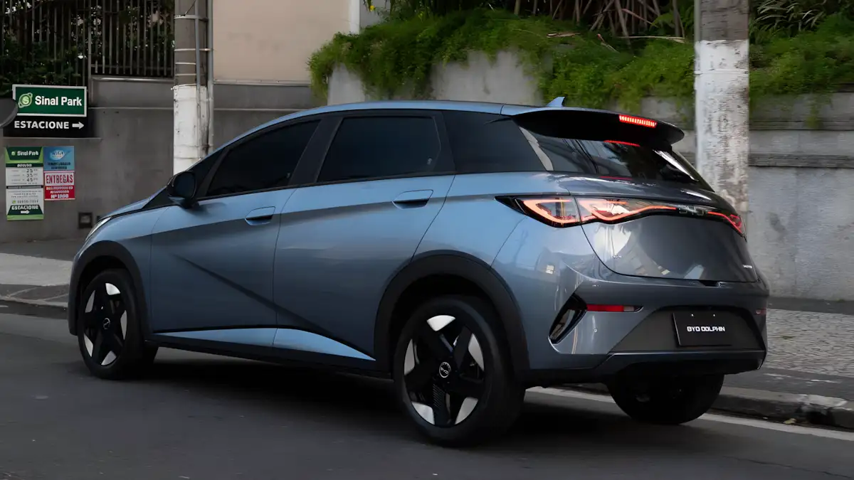 Novo BYD Dolphin SE 2027 estreia com mais potência e muda tudo por dentro