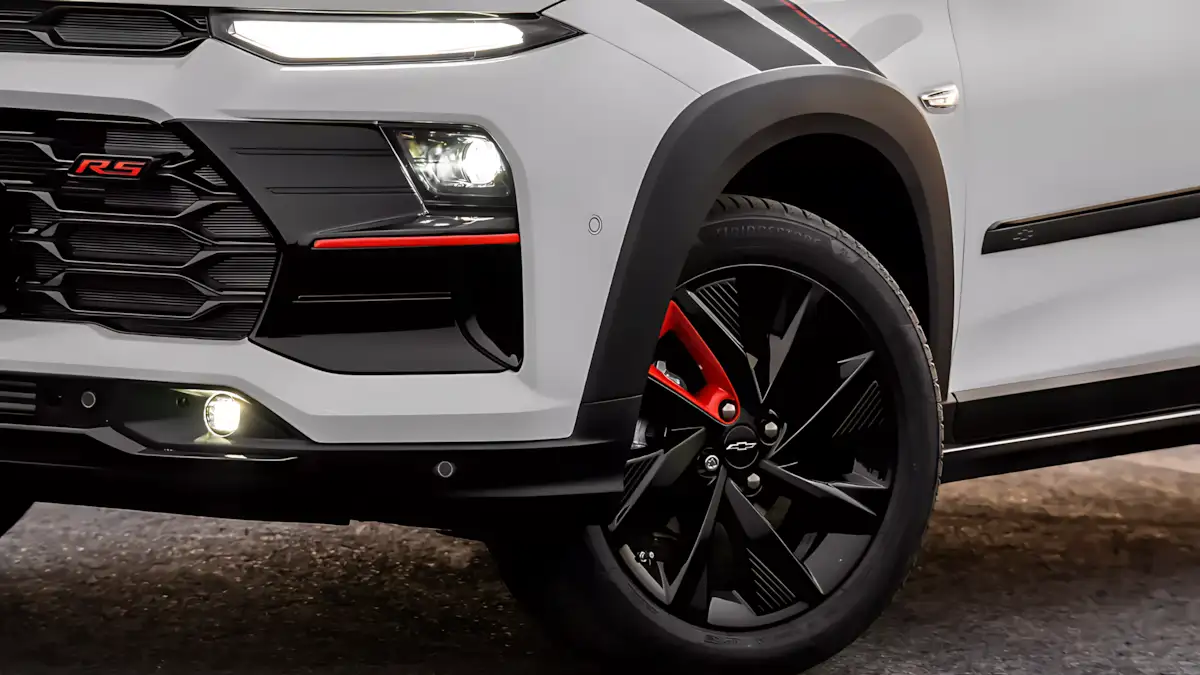 Chevrolet Sonic: interior revelado com tela de 11" e tecnologia de Tracker para bater o Avenger
