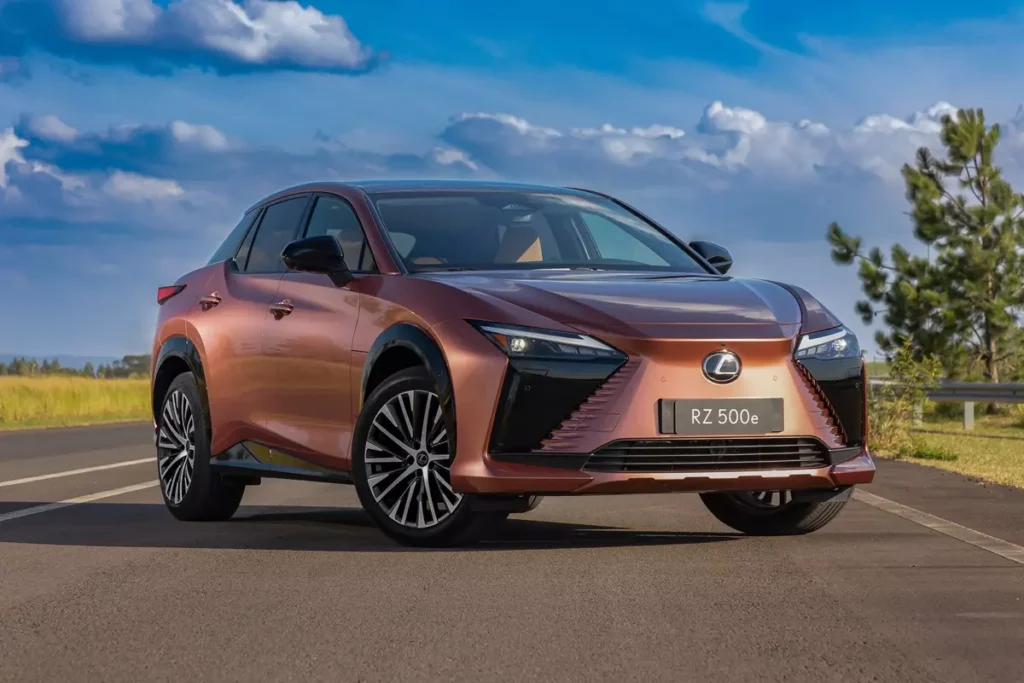 Lexus RZ 500e 2026 estreia por R$ 499.990 com 381 cv e foco em exclusividade