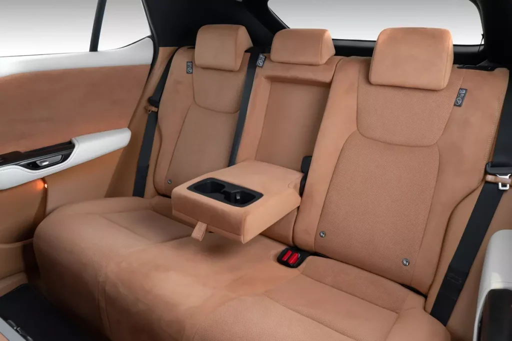 SUV elétrico Lexus RZ 500e estreia no Brasil com tração integral e recarga de 150 kW