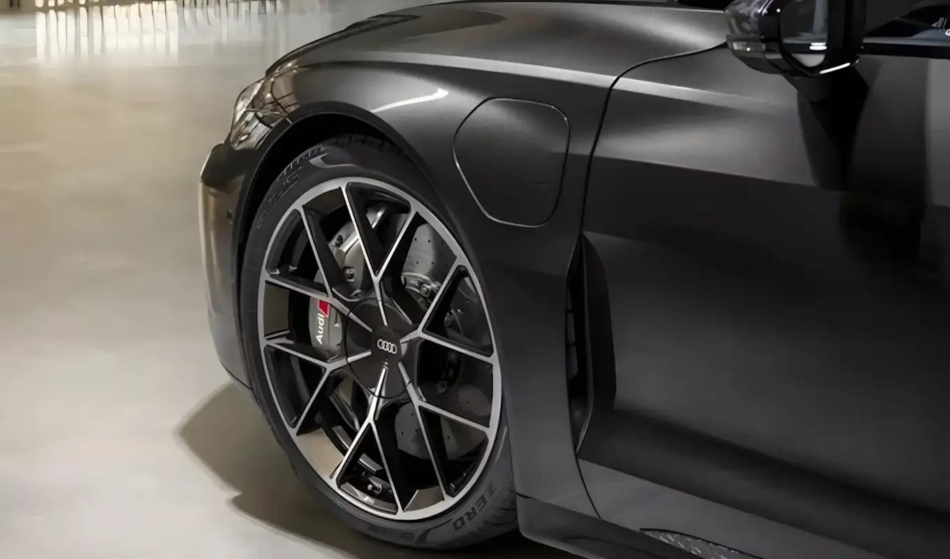 Audi RS e-tron GT Performance tem 925 cv e bateria de 105 kWh
