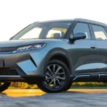 BYD Atto 2 Híbrido Plug-in chega ao Brasil por R$ 149.990 com motor 1.5 flex e autonomia de até 1.045 km