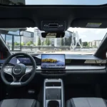 interior do BYD Dolphin G DM-i híbrido com telas de 8,8 e 12,8 polegadas