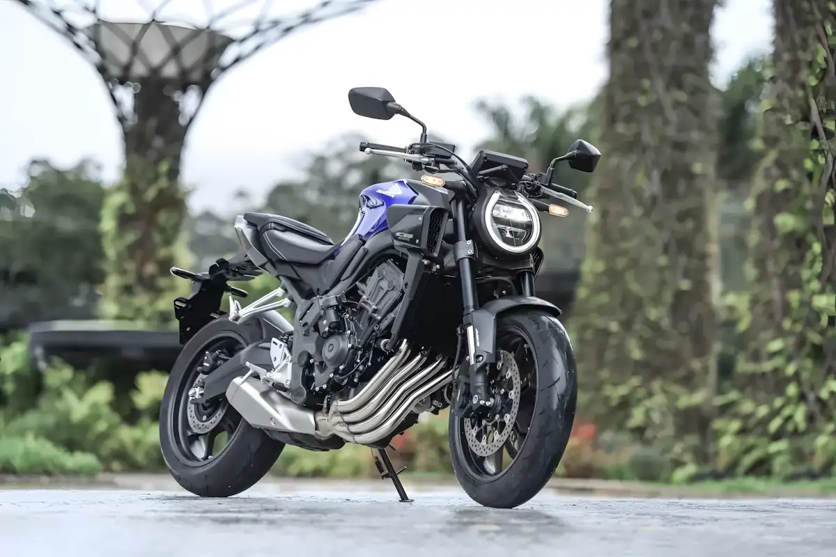 Honda CB650R E-Clutch 2027 ganha novas cores e mantém os 86,7 cv; naked parte de R$ 59.560