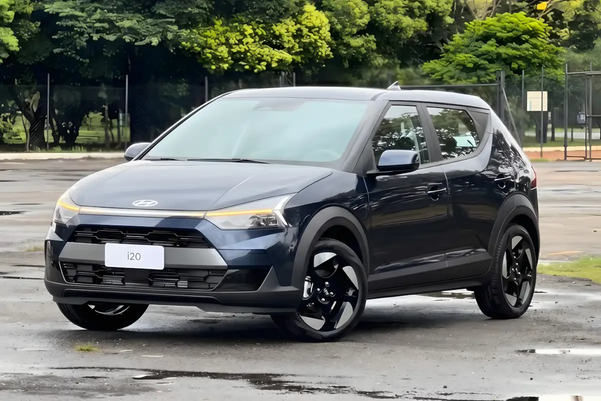 Hyundai i20 Ultimate 2027 é o hatch de R$ 139.990 com ar tropicalizado que bate de frente com SUVs