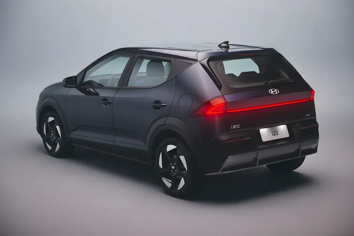 Hyundai i20 Ultimate 2027 é o hatch de R$ 139.990 com ar tropicalizado que bate de frente com SUVs