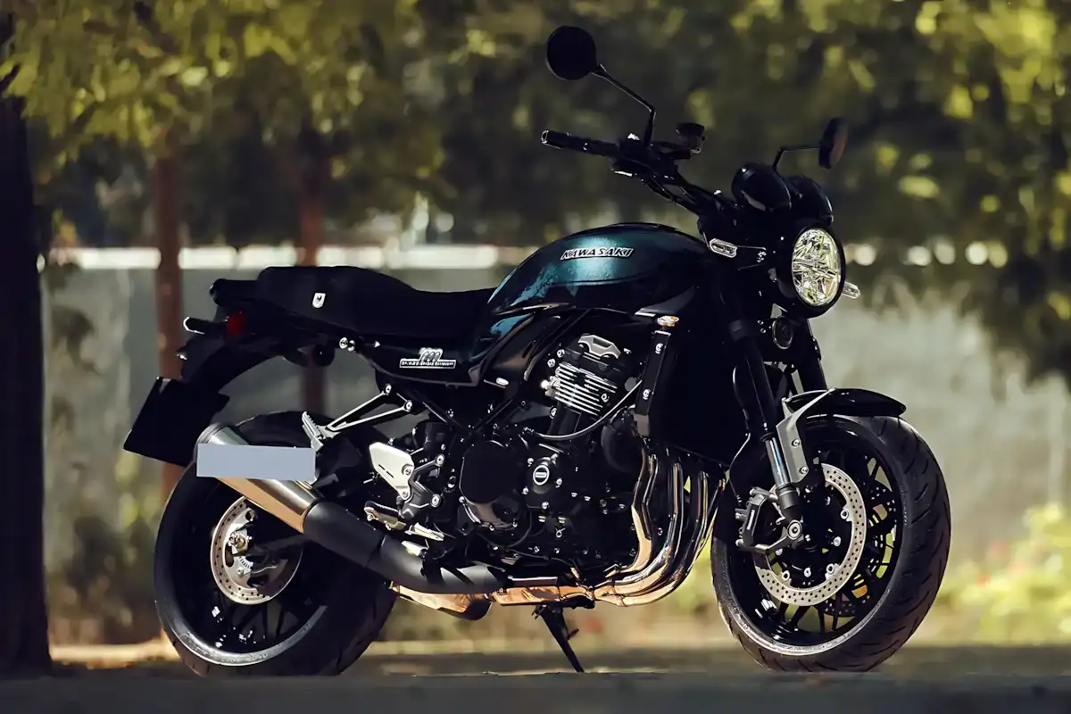 Kawasaki Z900RS 2027 estreia no Brasil em três versões