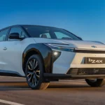 Novo Toyota bZ4X estreia no Brasil por R$ 419.990; fotos e autonomia do primeiro SUV elétrico da marca