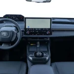 Toyota bZ4X 2026 interior painel multimídia 14 polegadas
