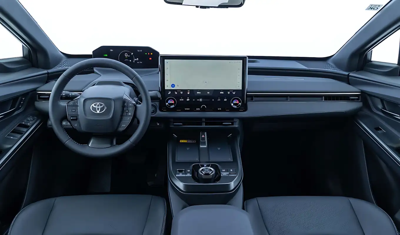 Toyota bZ4X 2026 interior painel multimídia 14 polegadas