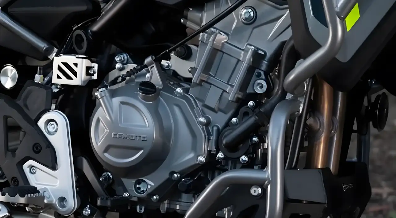 Motor bicilíndrico de 44 cv da CFMOTO Ibex 450 2026 com virabrequim a 270 graus