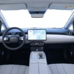 Interior do GAC Aion UT com central multimídia de 14,6 polegadas
