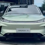 BAIC chegará ao Brasil com elétricos e híbridos: Arcfox T1 já roda em testes no país