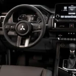 Interior da Triton BF///MS com bancos bicolor marrom e preto