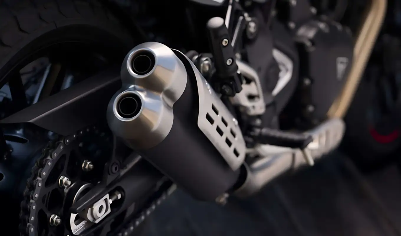 Triumph Tracker 400 e Thruxton 400 chegam ao Brasil com preços abaixo do esperado