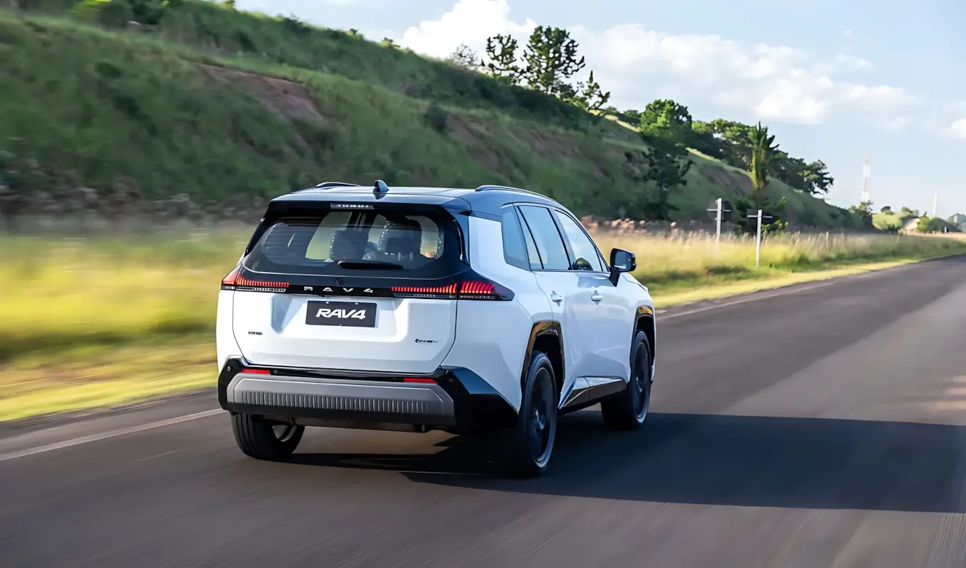 Toyota RAV4 XSE t1